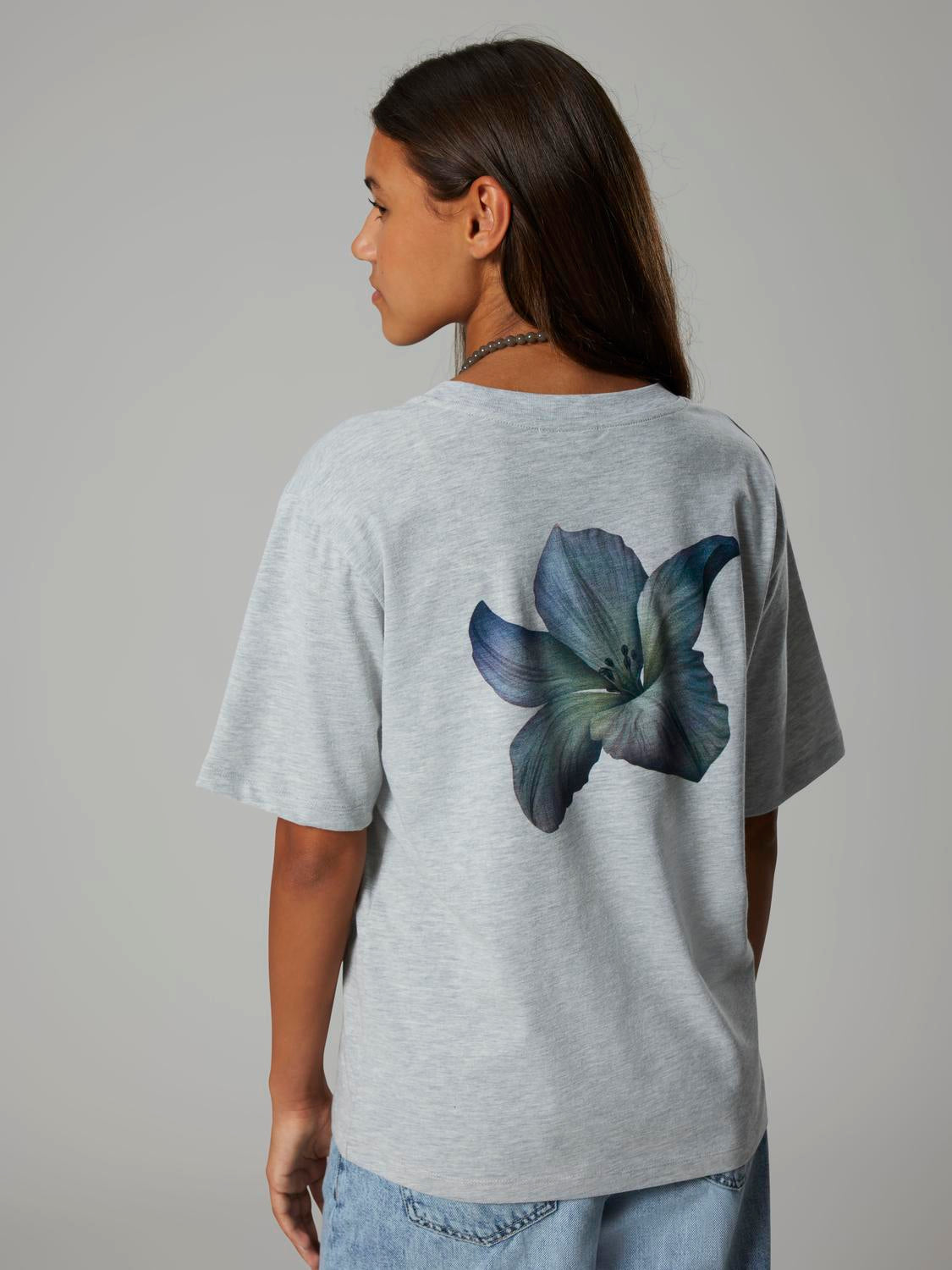 model_shot-creative